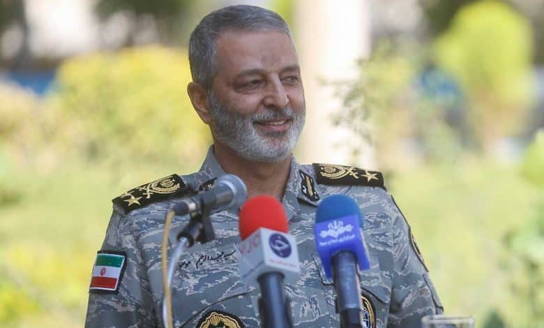 القائد العام للجيش الإيراني اللواء عبد الرحيم موسوي