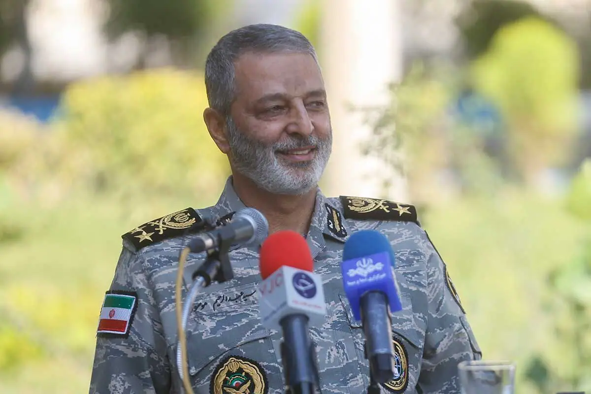 القائد العام للجيش الإيراني اللواء عبد الرحيم موسوي