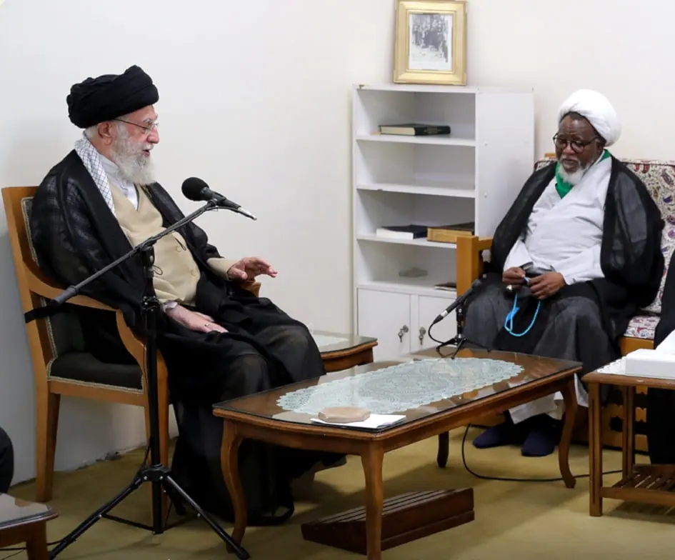 الامام السيد خامنئي و زعيم الحركة الإسلامية في نيجيريا الشيخ إبراهيم الزكزاكي