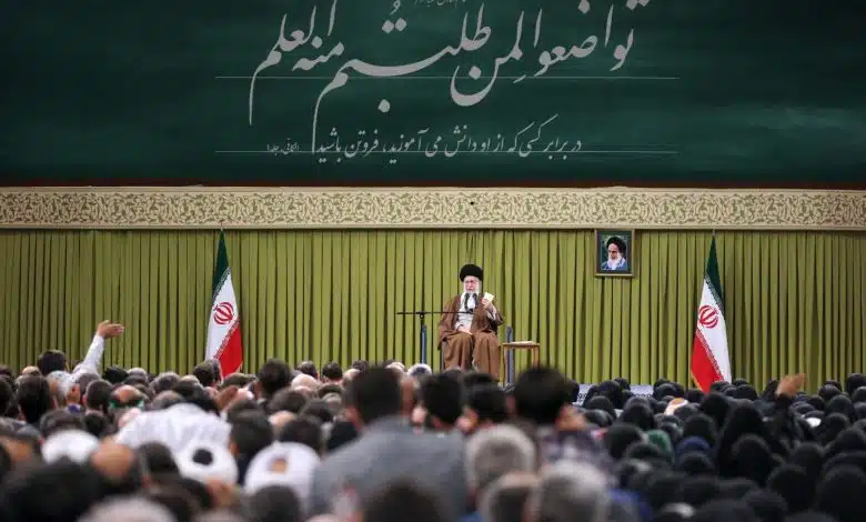 استقبل قائد الثورة الاسلامية آية الله العظمى الإمام السيد علي الخامنئي، حشداً من المعلمين، بمناسبة عيد المعلم.