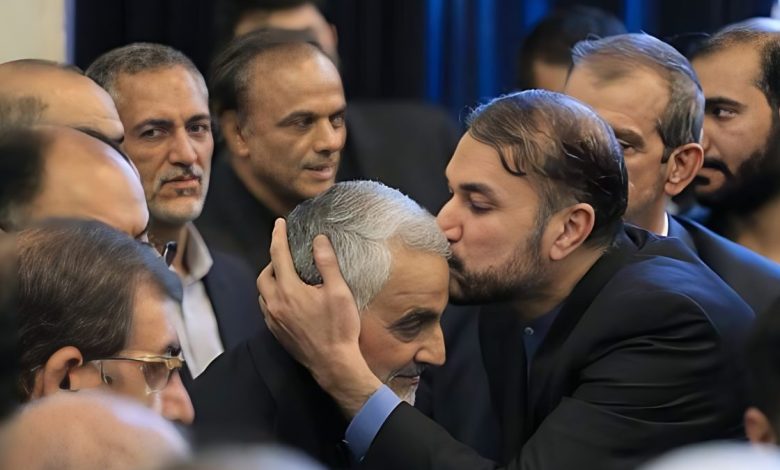 شهيد امير عبد اللهيان مع الشهيد قاسم سليماني