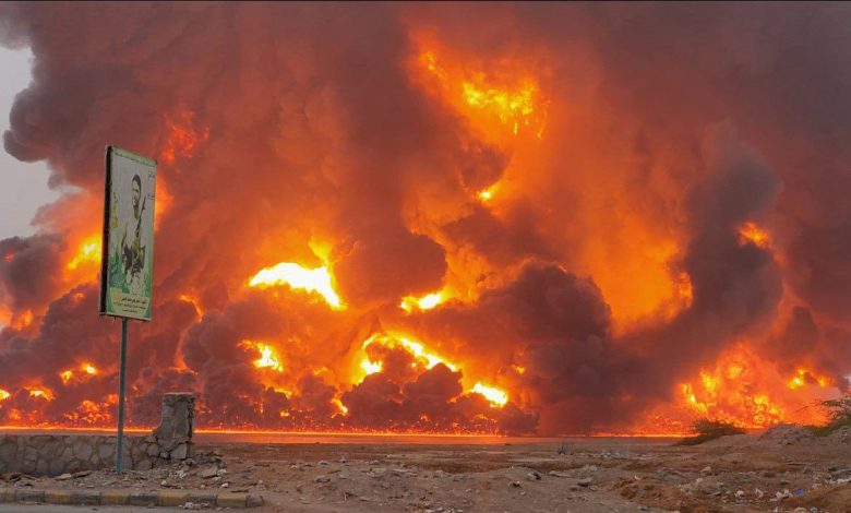 الغارات على مدينة الحديدة استهدفت منشآت تخزين النفط في الميناء